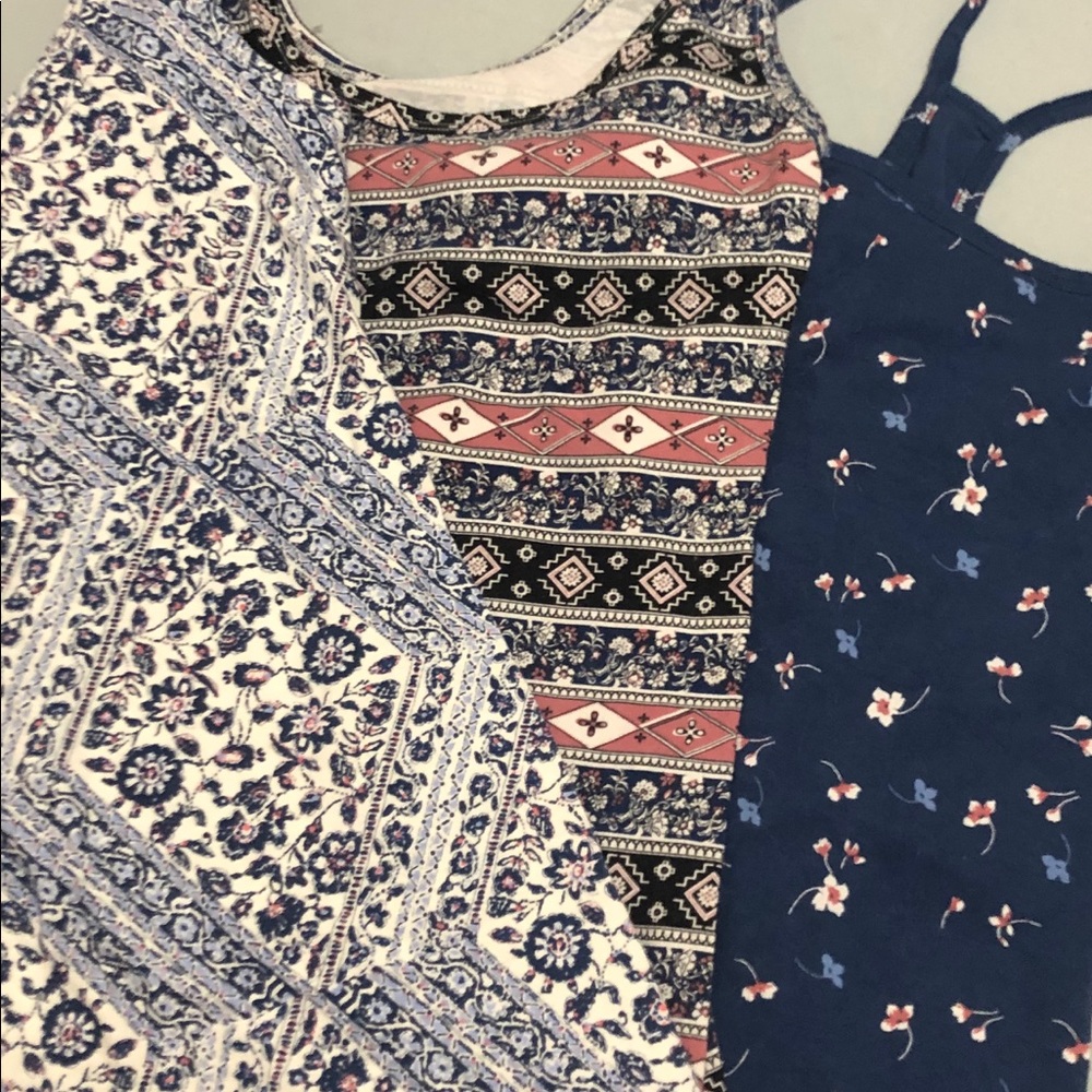 ❌❌SOLD ❌❌Set of 3 printed tanks